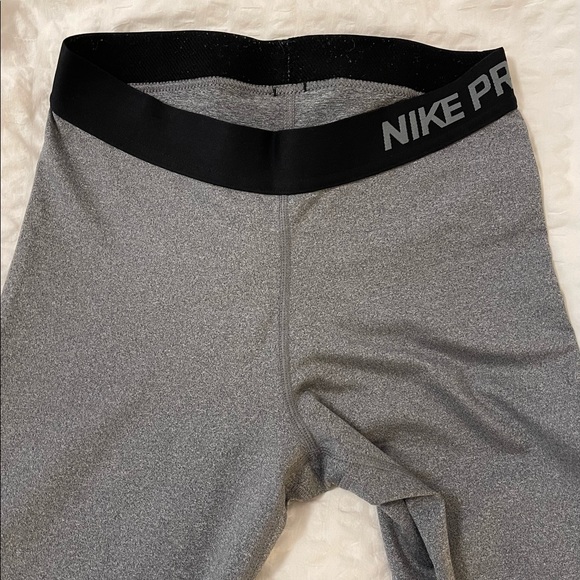 Nike pro cropped leggings grey size S - Picture 3 of 4